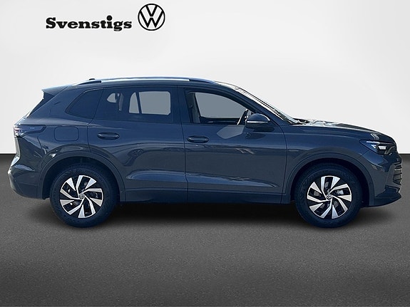Volkswagen Tiguan 3 of 16