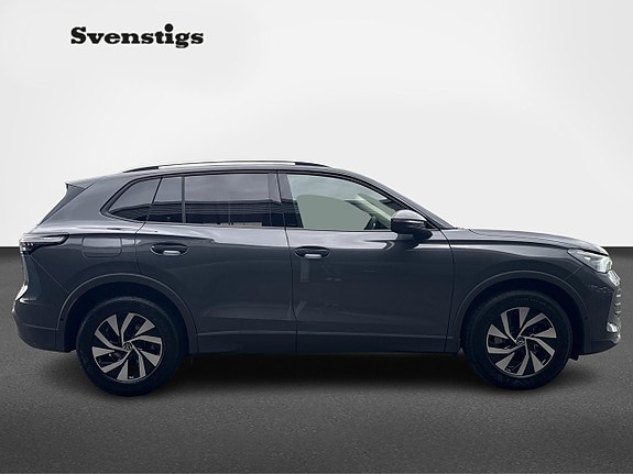 Volkswagen Tiguan 3 of 16
