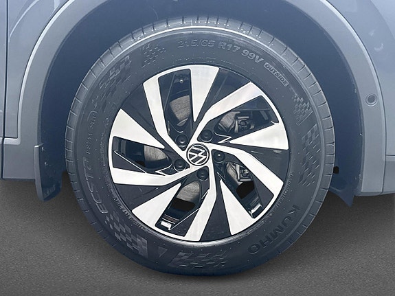 Volkswagen Tiguan 8 of 16