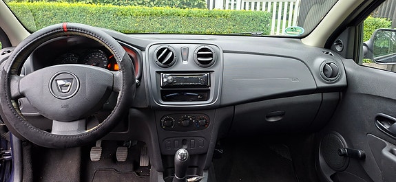 Dacia Sandero 3 of 3