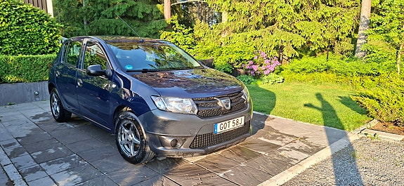 Dacia Sandero 2 of 3