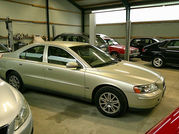 Volvo S60 2 of 3