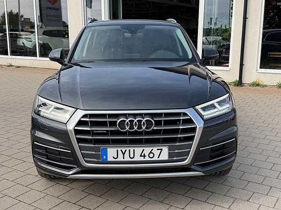 Audi Q5 2 of 30
