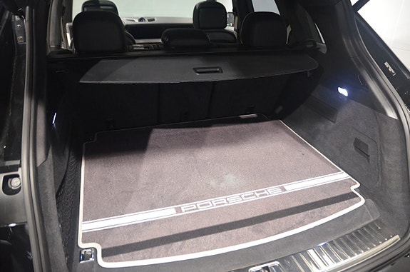 Porsche Cayenne 14 of 21