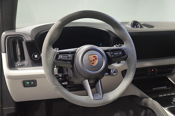 Porsche Cayenne 15 of 21