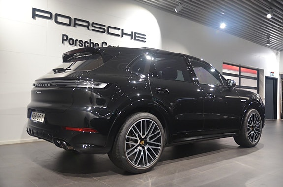 Porsche Cayenne 4 of 21