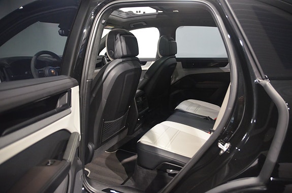 Porsche Cayenne 13 of 21