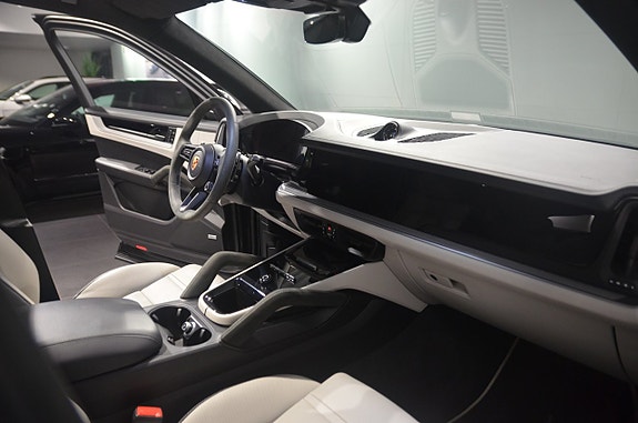 Porsche Cayenne 12 of 21