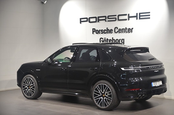 Porsche Cayenne 5 of 21