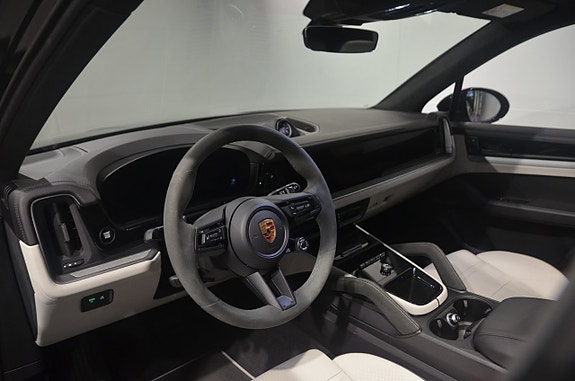 Porsche Cayenne 11 of 21