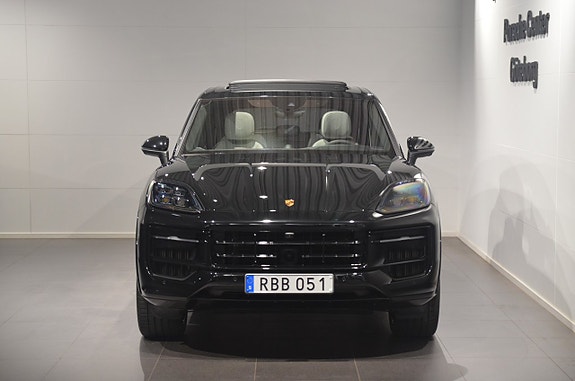 Porsche Cayenne 3 of 21