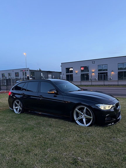 BMW 320d 3 of 12