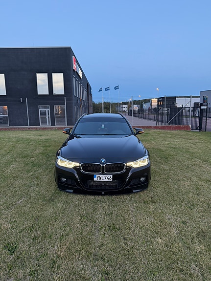 BMW 320d 2 of 12