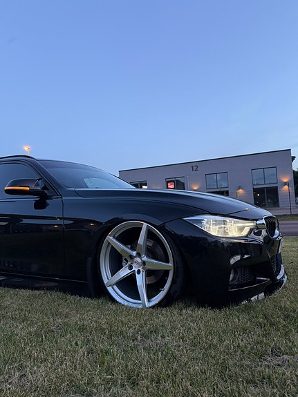 BMW 320d 8 of 12