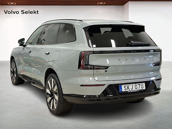 Volvo EX90 2 of 15