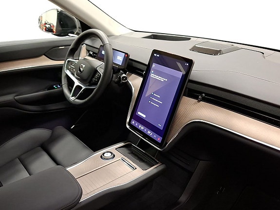 Volvo EX90 4 of 15