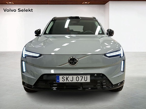 Volvo EX90 8 of 15