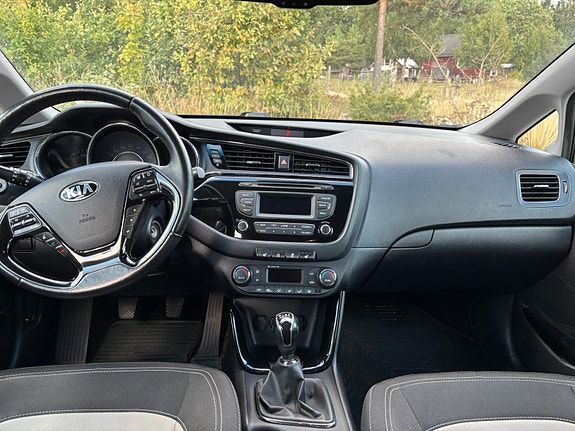 Kia Ceed 2 of 5