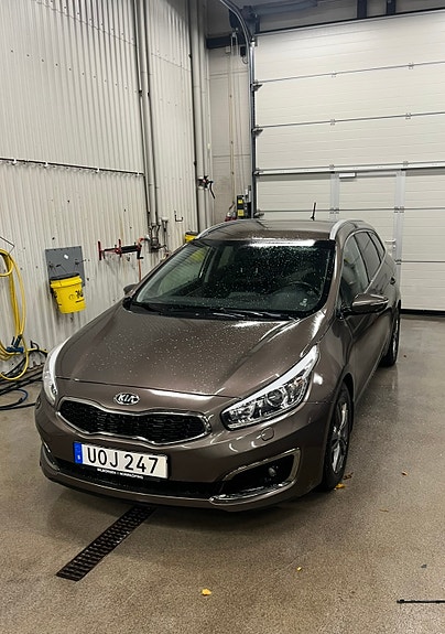 Kia Ceed 2 of 6