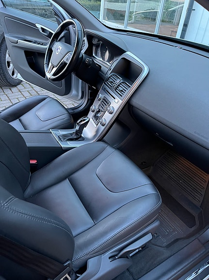 Volvo XC60 5 of 10
