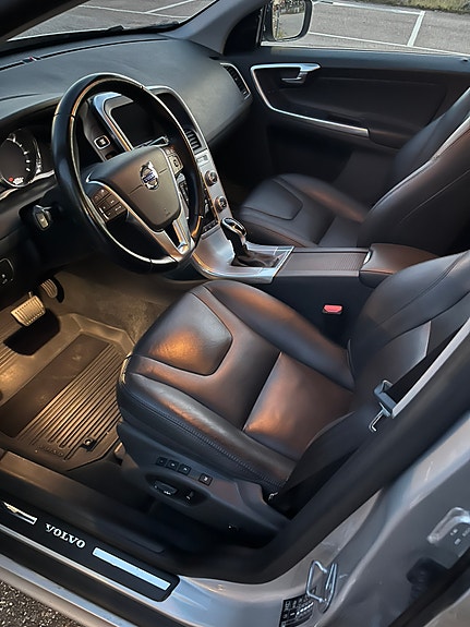Volvo XC60 4 of 10