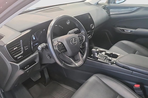 Lexus NX450h+ 7 of 11
