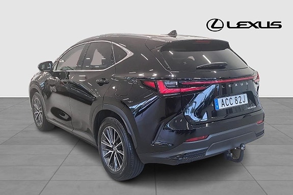Lexus NX450h+ 2 of 11
