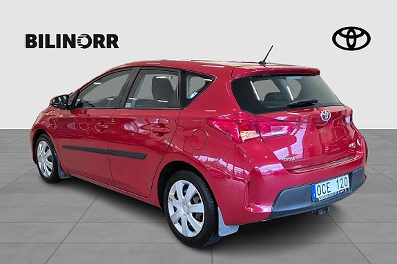Toyota Auris 3 of 12