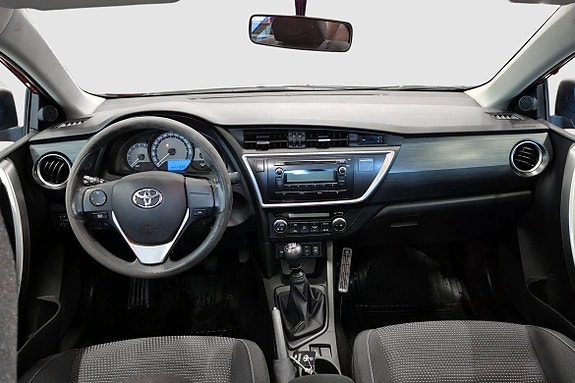 Toyota Auris 10 of 12
