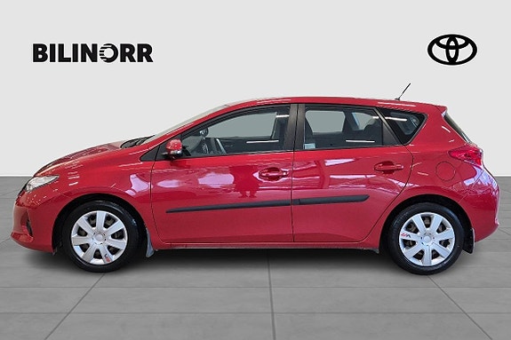 Toyota Auris 4 of 12