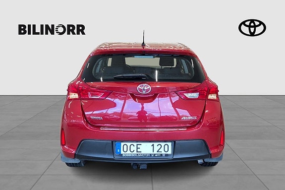 Toyota Auris 5 of 12
