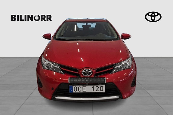 Toyota Auris 6 of 12