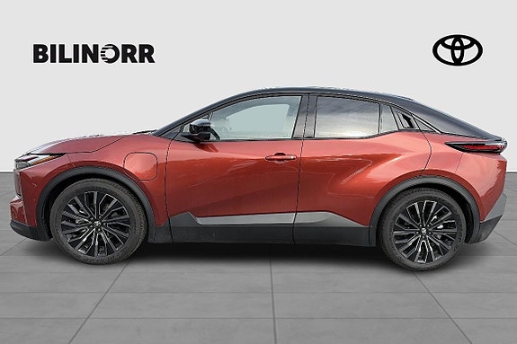 Toyota C-HR 3 of 11