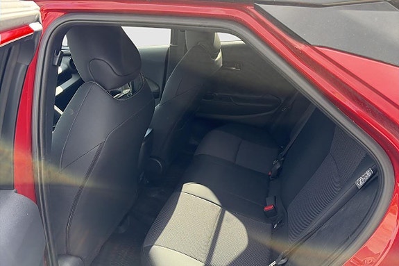 Toyota C-HR 8 of 11