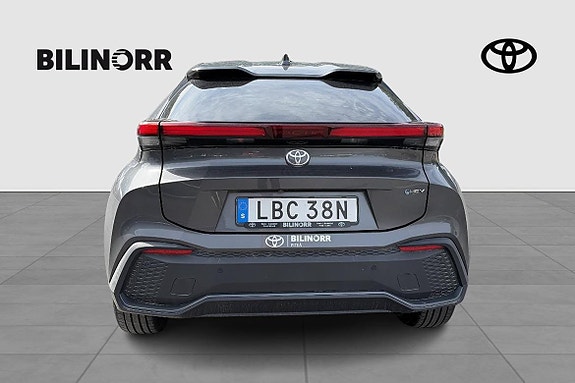 Toyota C-HR 4 of 11