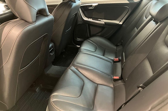Volvo S60 Cross Country 23 of 30