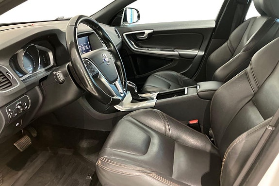 Volvo S60 Cross Country 24 of 30
