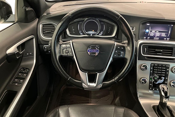 Volvo S60 Cross Country 17 of 30