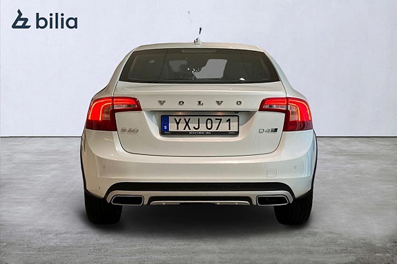 Volvo S60 Cross Country 9 of 30