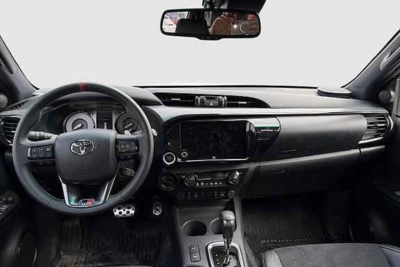 Toyota HiLux 9 of 11