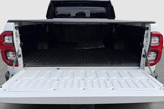 Toyota HiLux 11 of 11