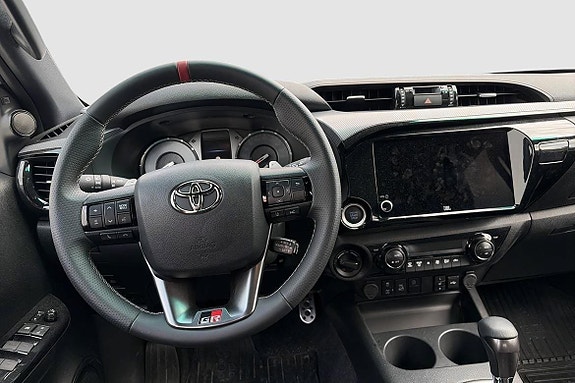 Toyota HiLux 10 of 11
