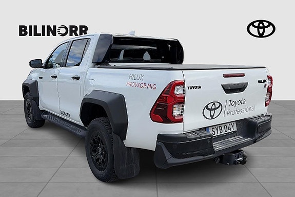 Toyota HiLux 2 of 11