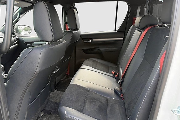 Toyota HiLux 8 of 11