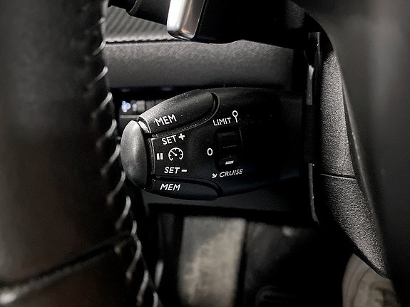 Peugeot 208 8 of 17
