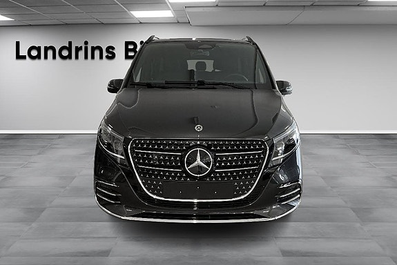 Mercedes-Benz V300 d 2 of 14