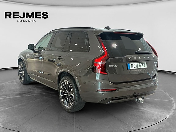 Volvo XC90 2 of 16