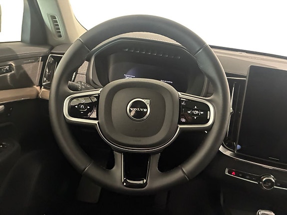 Volvo XC90 11 of 16