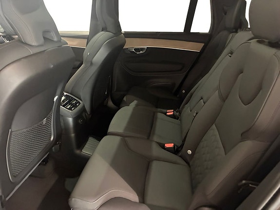 Volvo XC90 7 of 16