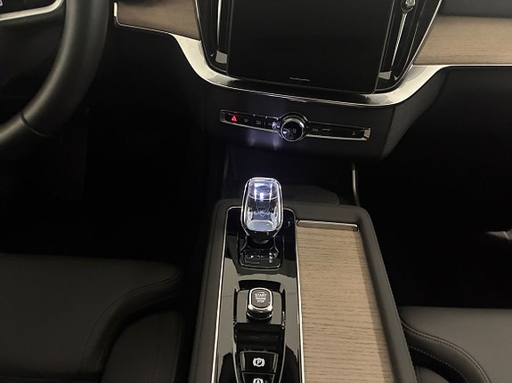 Volvo XC90 13 of 16